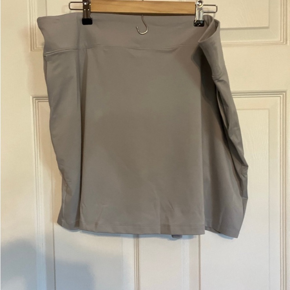 NWT Columbia skirt